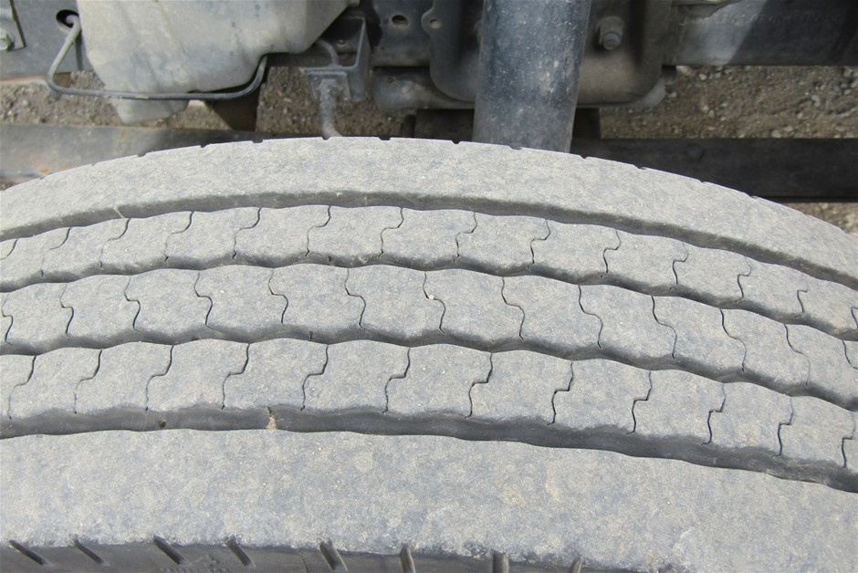 10mm White Pearls with Flower Jade Gemstone Bracelet