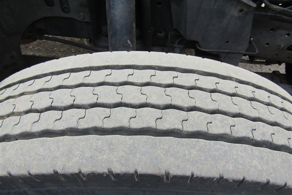 5-6mm White & Baroque Pearl Pendant Charm Bracelet