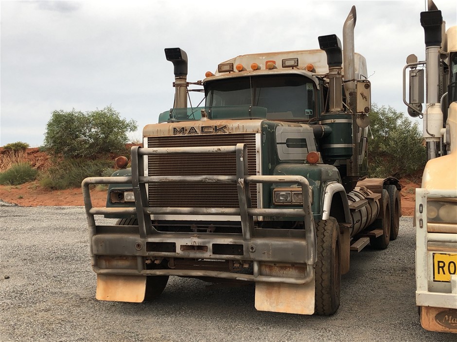 Drop Zone Reserve Malbec 2022 (12x 750mL) SA