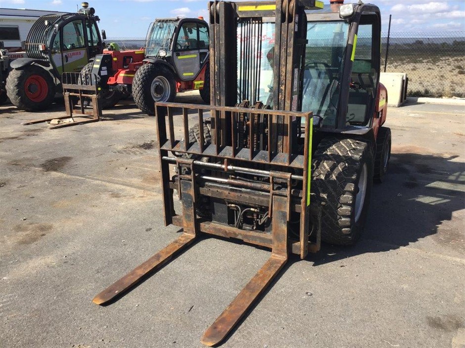 Stunning Square Simulated Diamond Bridal Stud Earrings - Olive Green