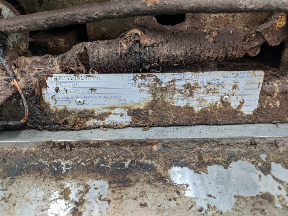 Stunning Rhodium Plated Simulated Diamond Band Ring - US Size 7