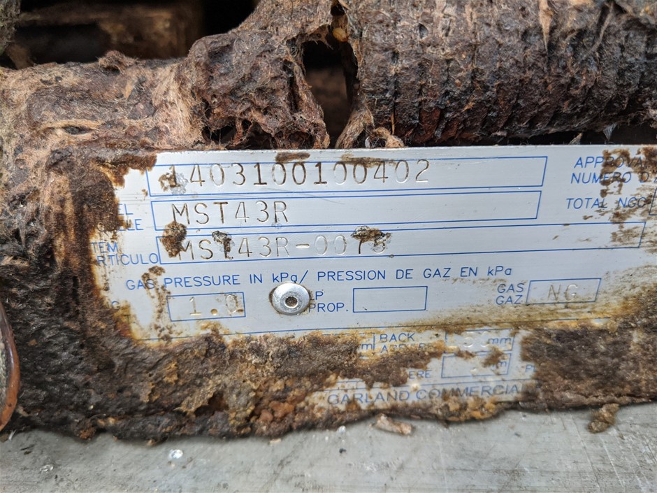 Stunning Rhodium Plated Champagne Crown Heart Ring - US Size 6