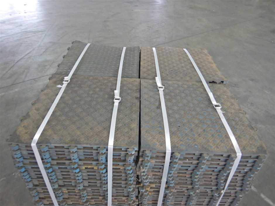 Abstract Spider Pendant in Silver