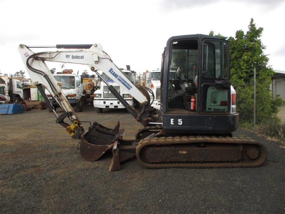 Designer Simulated Diamond Swirl Ring in Silver - US Size 7