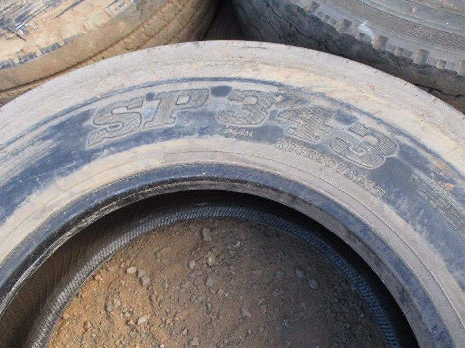 9K WHITE GOLD 2.00ct F VS LAB DIAMOND OVAL TRILOGY RING