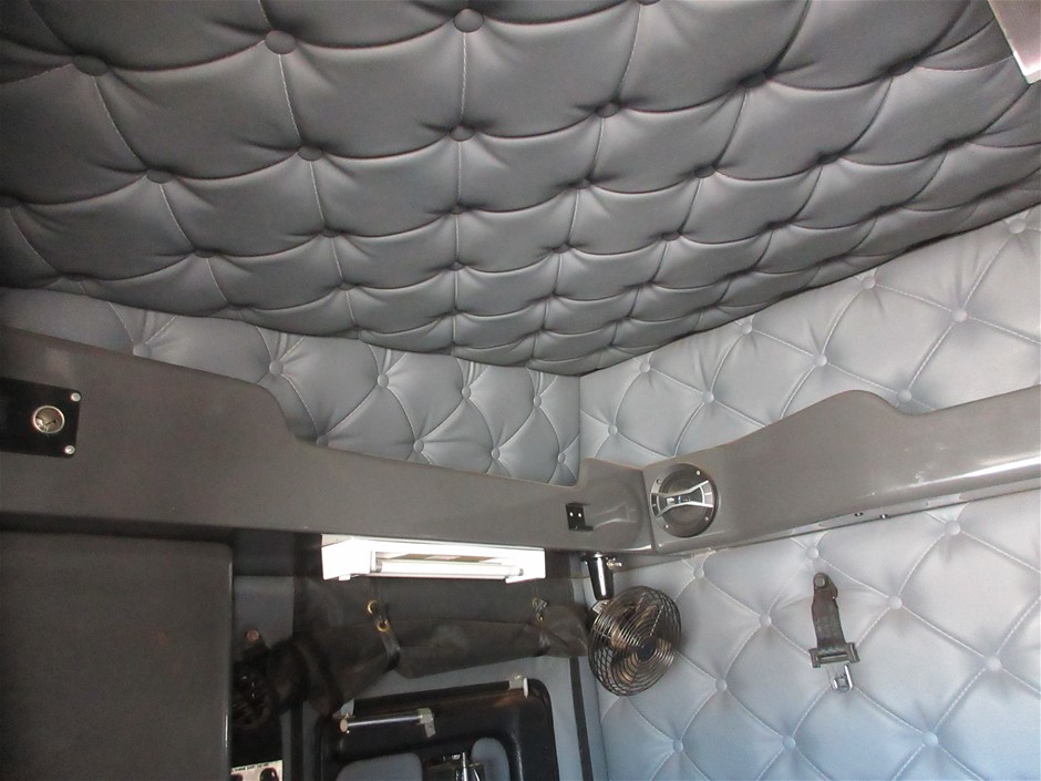 CAT Caterpillar Men's Essential 1/4 Zip Sweatshirt, Size 2L, Dark Heather G