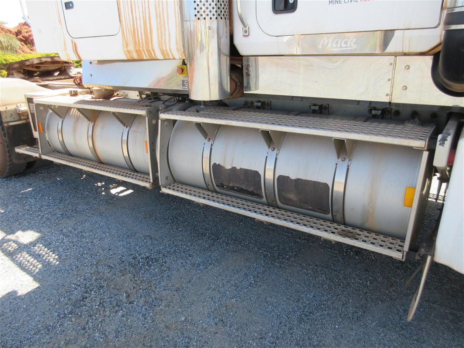 9K YELLOW GOLD 0.50ct F VS LAB DIAMOND BAG CHAN HOR RING