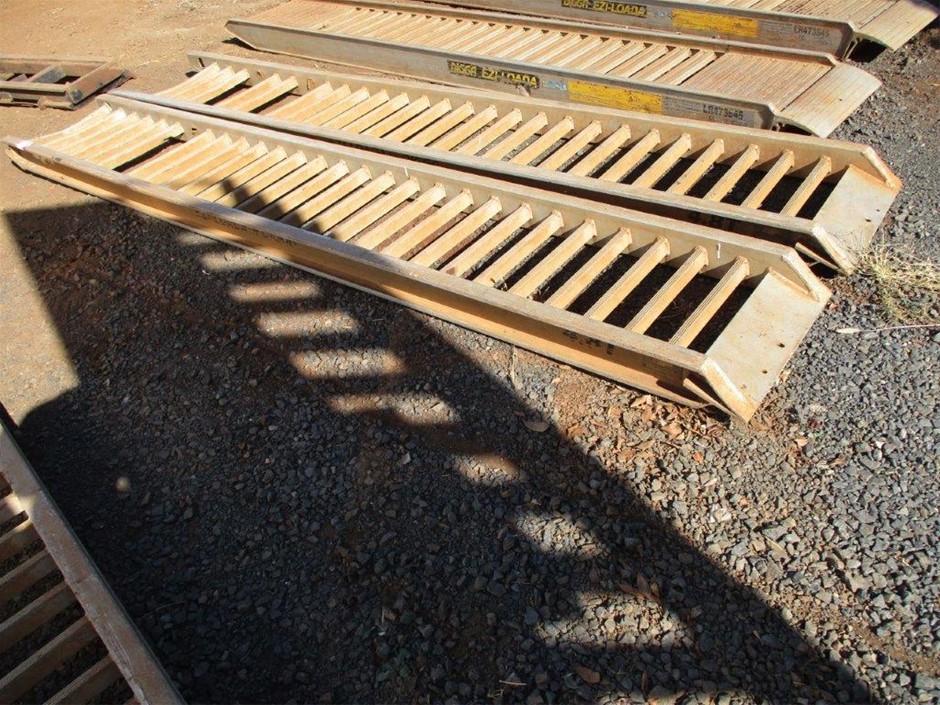 9K YELLOW GOLD 0.25ct F VS LAB DIAMOND INFINITY NECKLACE 40-45c