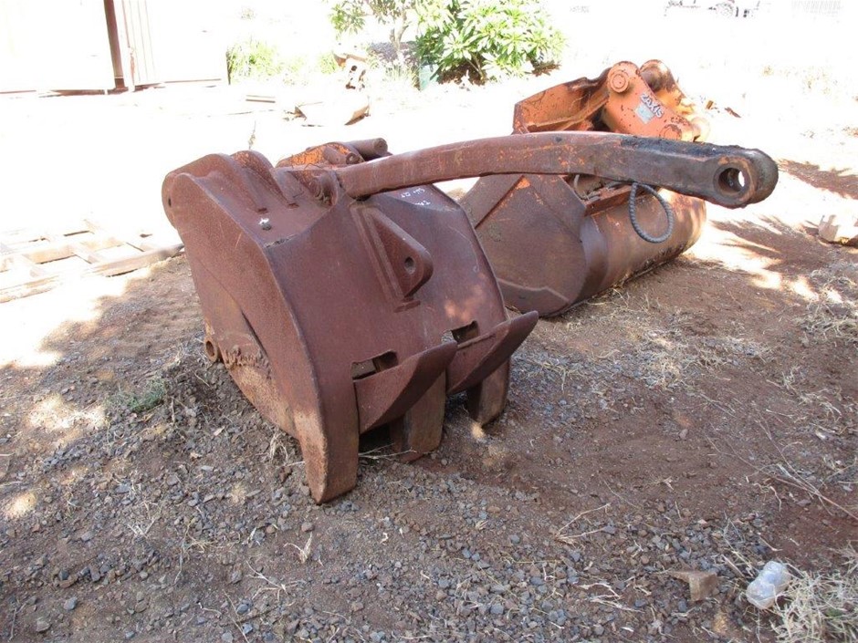 <p>2008 Nissan Diesel GWB4D 6 x 4 Tray Body Truck</p>