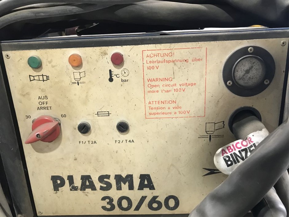 18K Gold-Filled Cuban Chain Bracelet with Simulated Diamonds - 17.8cm