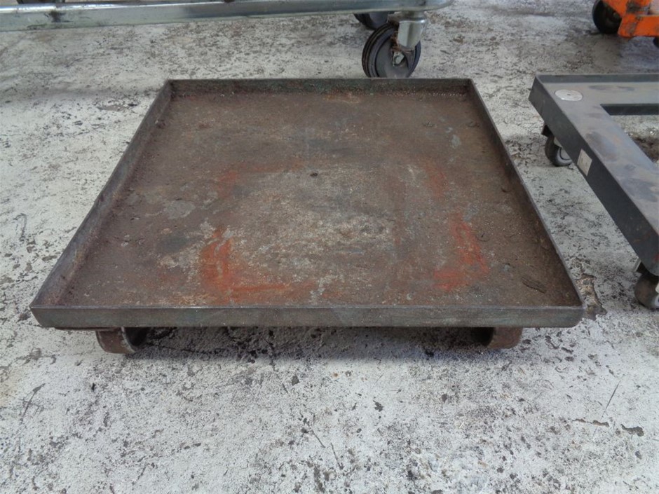 Initial Charm Letter  'P' Pendant Necklace