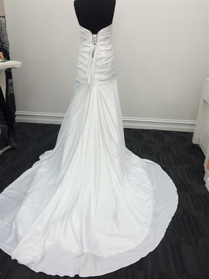 over&back Options Dinnerware 16 Piece Set, White Blanc. NB: slightly damage