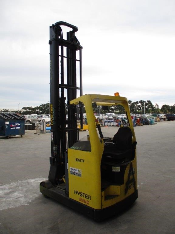 Quantity of 1 23.5-25 Earthmoving Tyre (Unused)