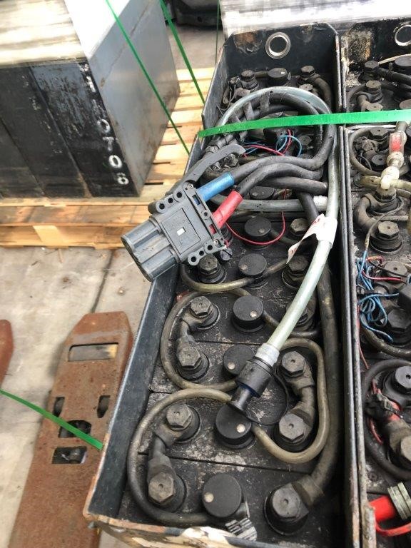 2 x Flat Webb Lifting Slings, WLL 1,000kg x 3M. (With Test Cert).