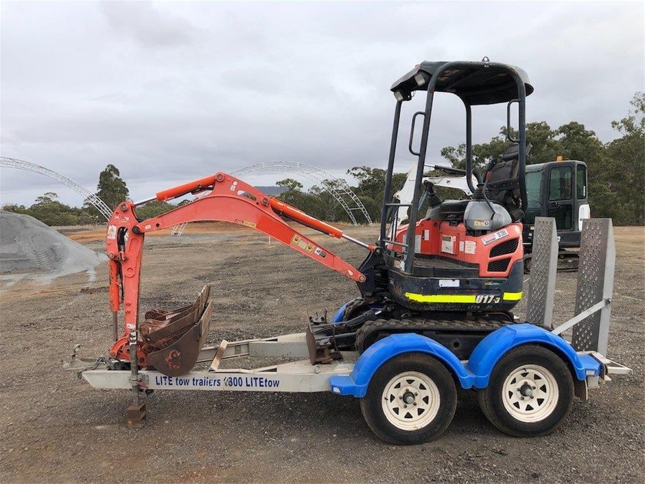 8 x Swivel Castor Wheels 40mm Polyurethane Wheels c/w Brakes.