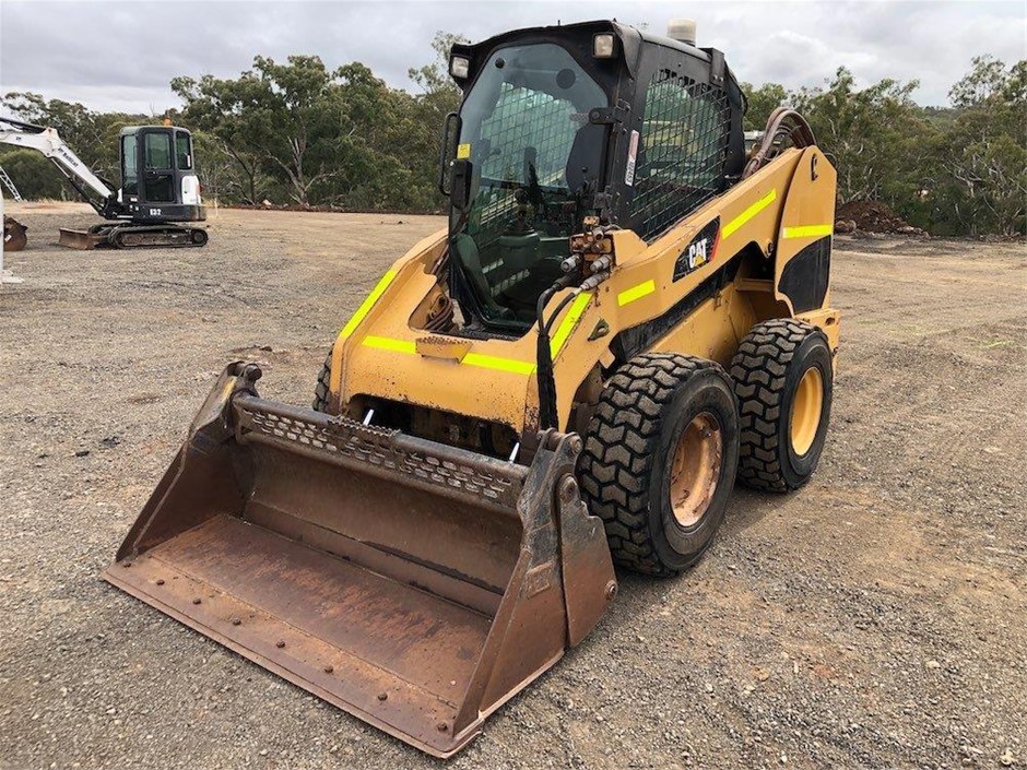 1.04ct Radiant Natural Emerald - Oval Cut