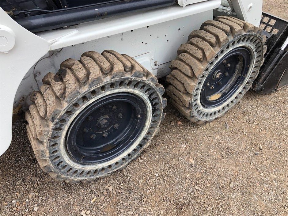 0.98ct Radiant Natural Emerald - Oval Cut