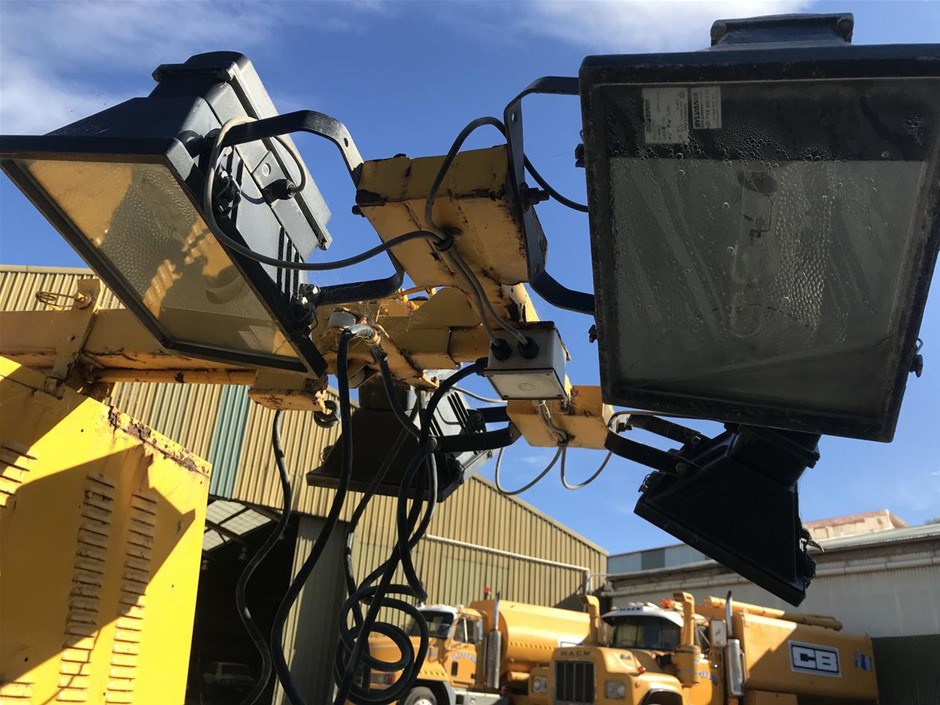 LOGITECH Lift Vertical Ergonomic Mouse, Wireless, Bluetooth or Logi Bolt US