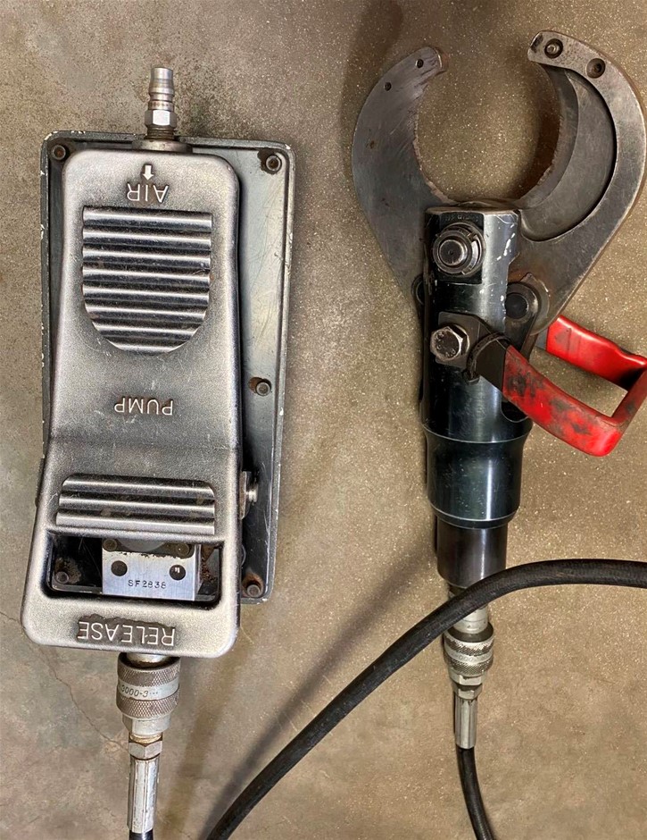 TOSCA Huston Hardside 42L Carry-On Luggage Trolleycase, Black. NB: minor us