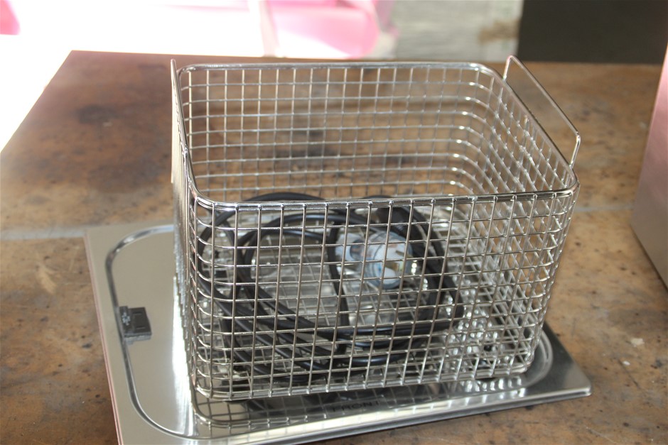 1/10 Oz 999.5 Silver Red Kangaroo & Joey 2025 Australian Bullion Merchants