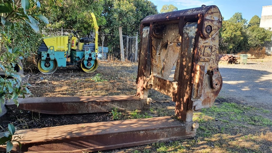 1.00ct Pear Cut GRA Certified Moissanite 925 Sterling Silver Ring - Size 6