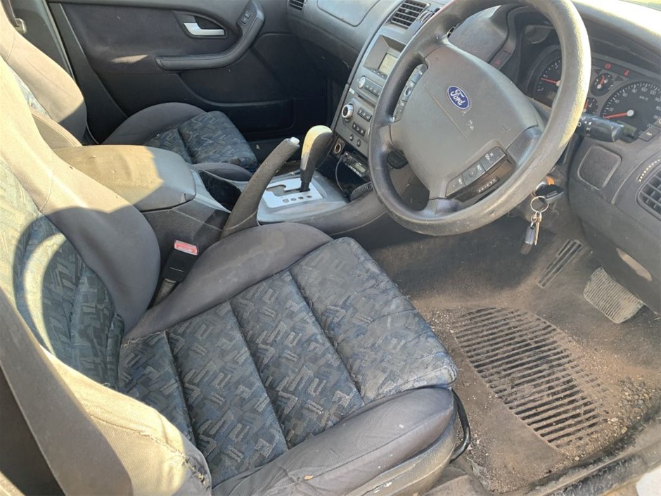 7-8mm White Pearls & Gold Plated Rhinestone Stretch Bracelet.