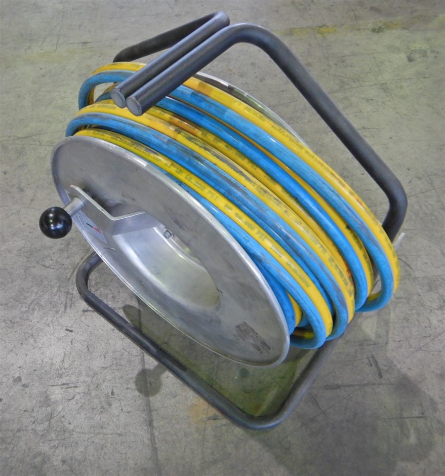 7-8mm White Pearls & Gold Plated Rhinestone Stretch Bracelet.