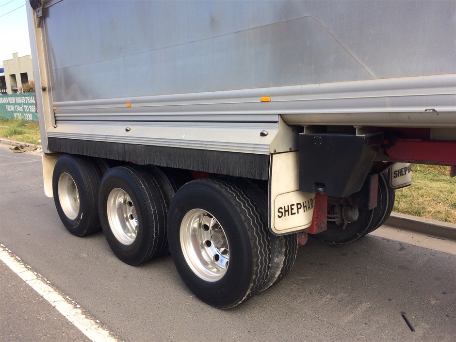 THE SAK Leather Pouch in Colour Teak, Polyester Blend Inner Material.