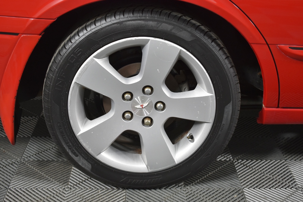 TOMMEE TIPPEE Made for Me Single Manual Breast Pump, Strong Suction, Soft F