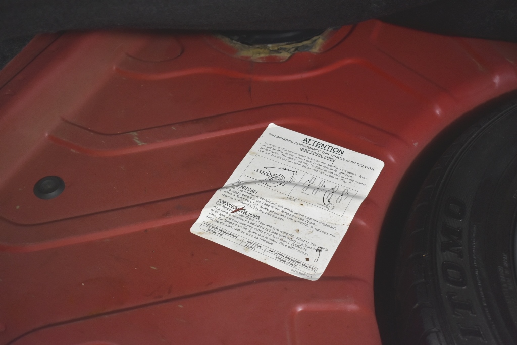 AMAZON BASICS Gravity Pet Food Feeder, Small, Dimensions: 32 x 17.5 x 30.73