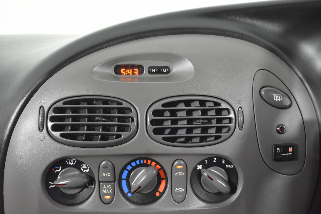 Samsill Durable Binder, Made in The USA, Locking D Ring Binder, Customizabl