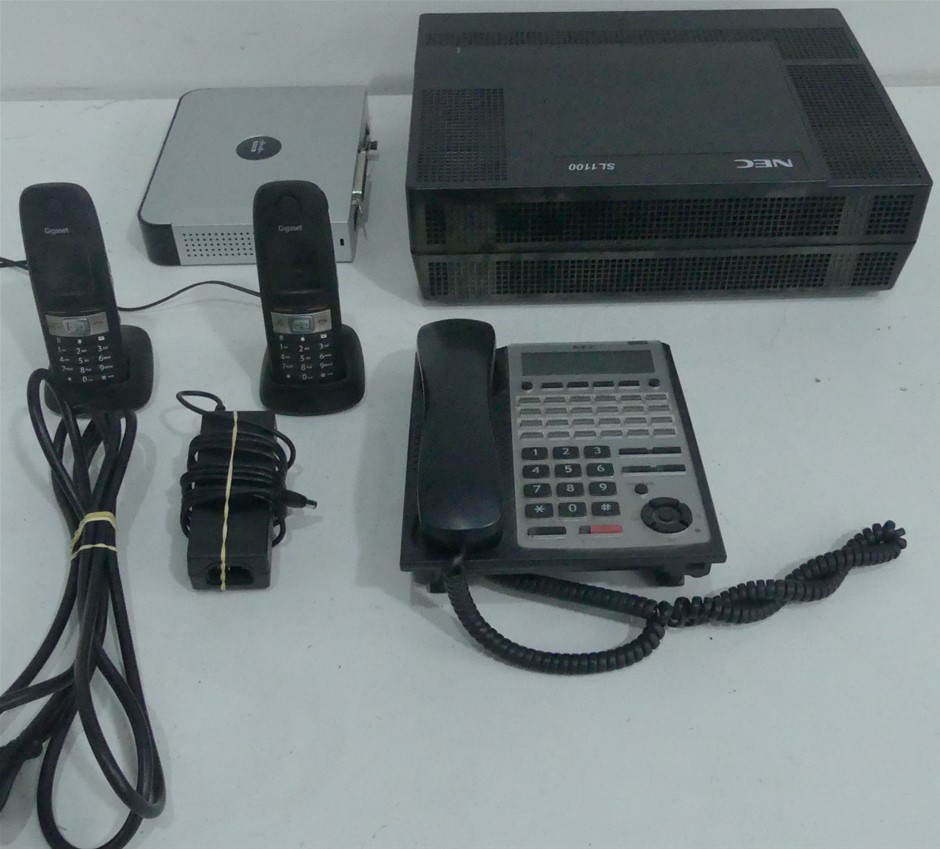 SHARK Stainforce Cordless Spot Cleaner, White/Black, HX100ANZ.