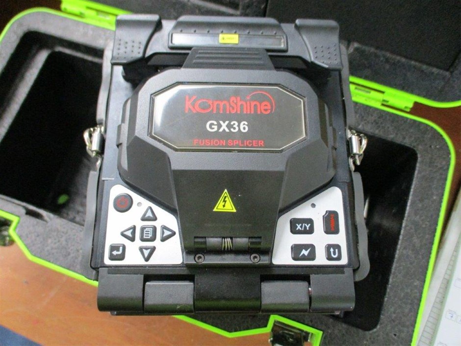 ROBOROCK Q7T+ Robot Vacuum Cleaner, Black, Model 6936905901989. NB: Has bee