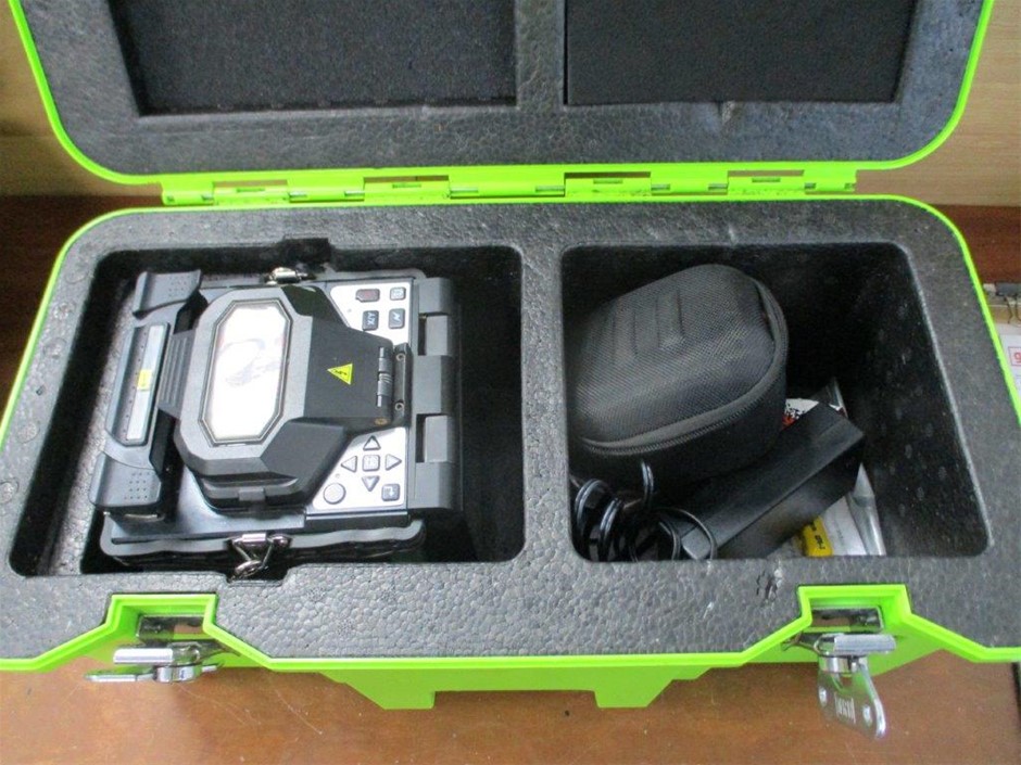 JOSEPH JOSEPH Glide Easy-store Ironing Board - Grey/Yellow.