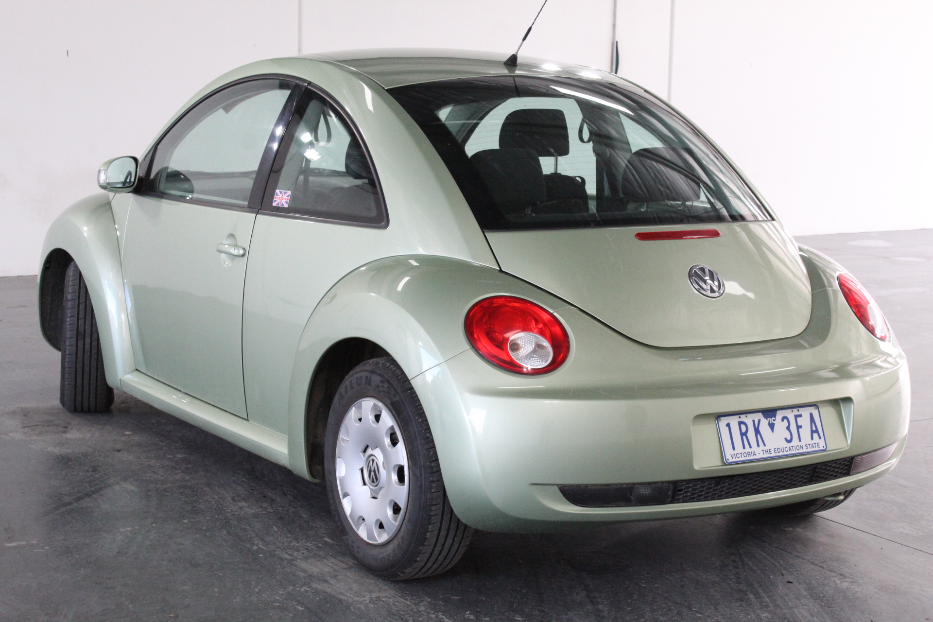 BAYSIDE Furnishings 7 Piece Dining Set. NB: Minor use, not in box.