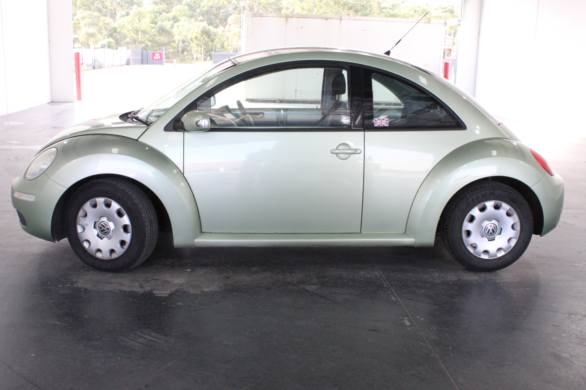 A.H. BEARD Domino Lachlan King Mattress Plush. NB: Minor use.