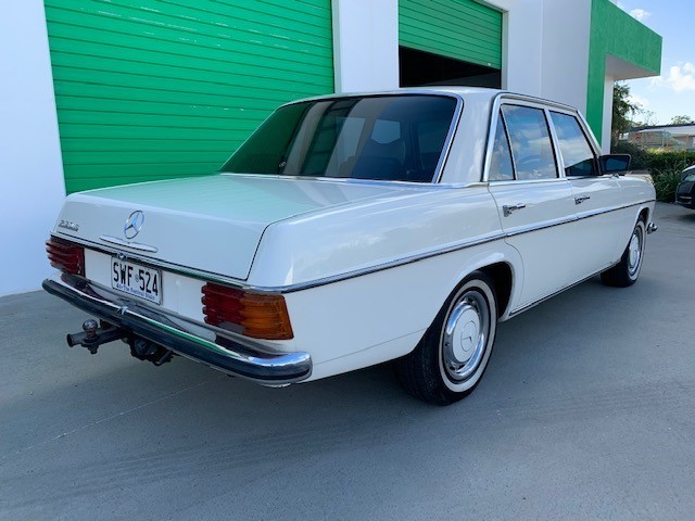 1966 Australia Queen Elizabeth Silver & 0.12 carat round 4 diamonds