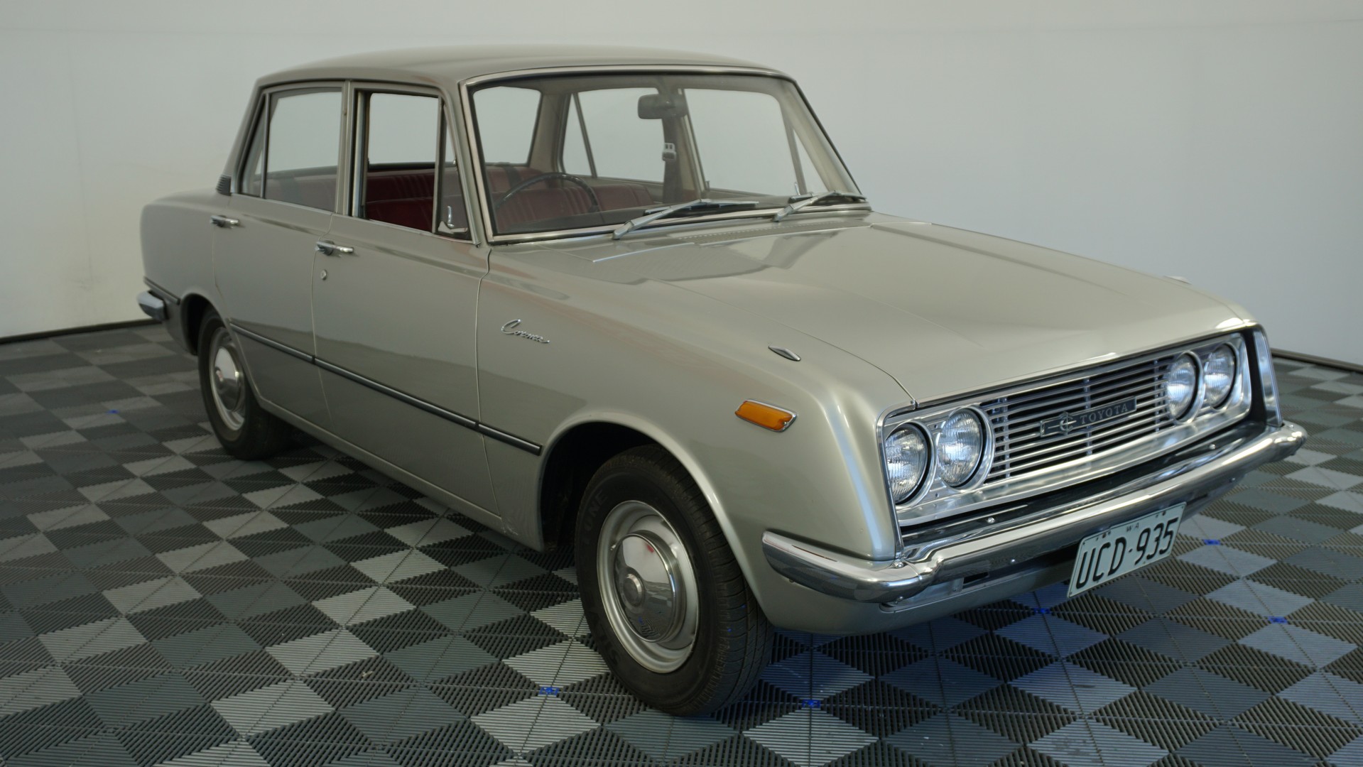 Bradman 5 Dollar Bi Metal Coin on Card of Issue 1996 Issued by RAM