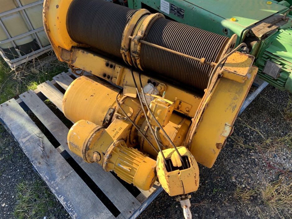 2022 Queen Elizabeth Platinum Jubilee Gold plated Medallion