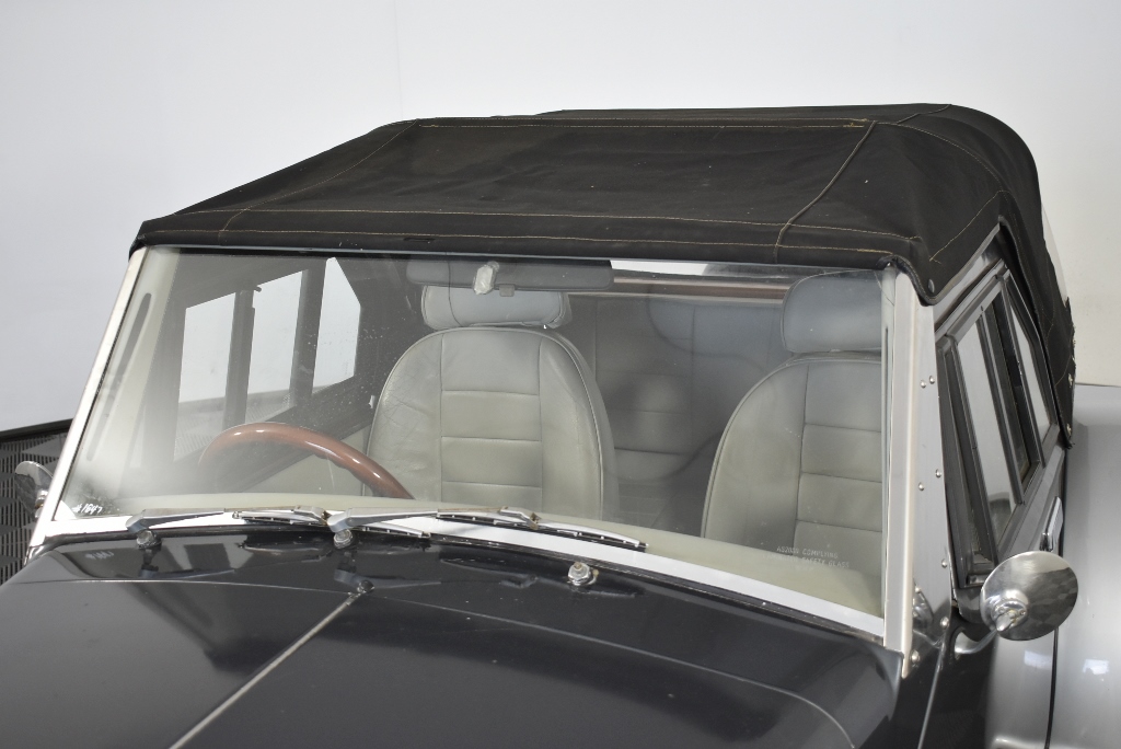 Wolf Blass Red Label Chardonnay Pinot Noir NV (6x 750mL).