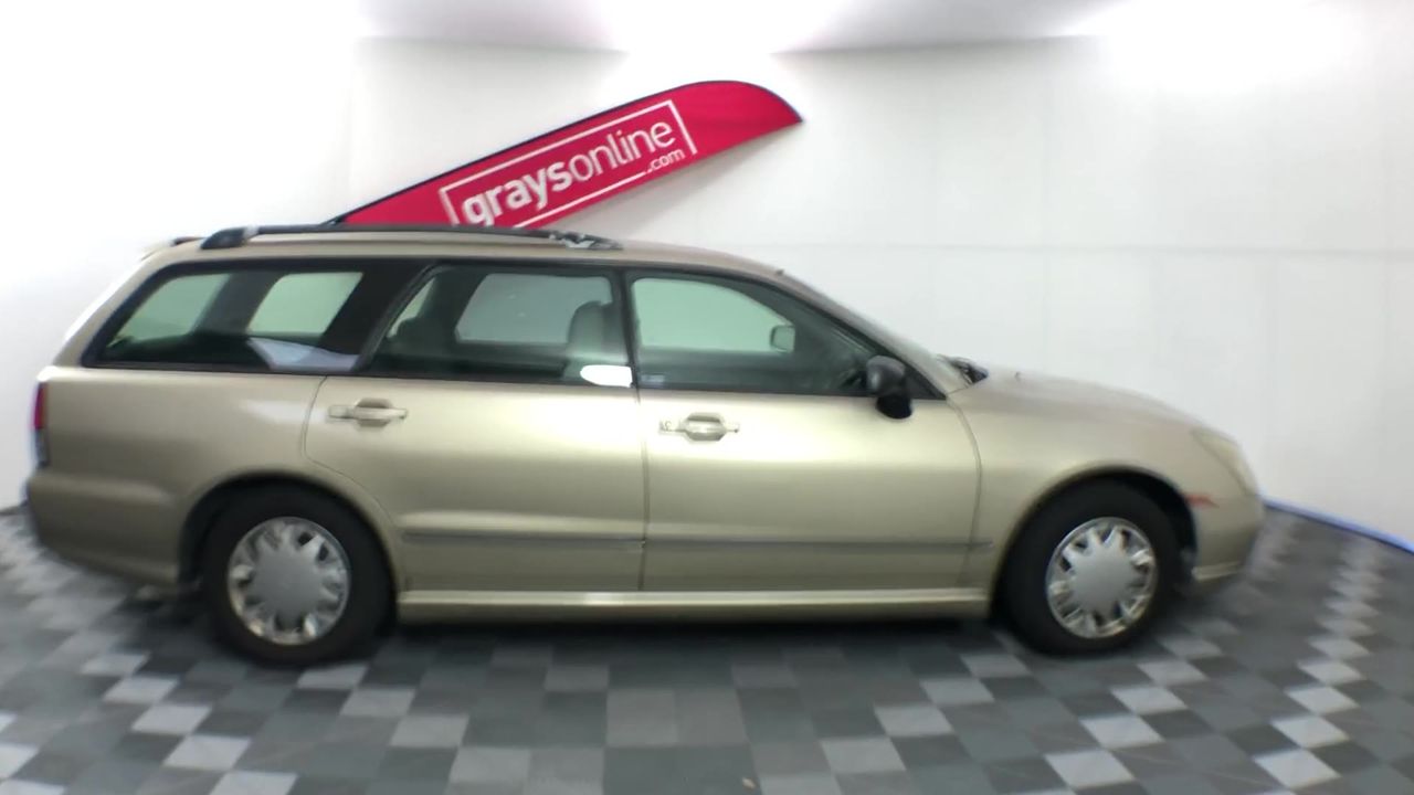 7-8mm White Pearls & Gold Plated Rhinestone Necklace.