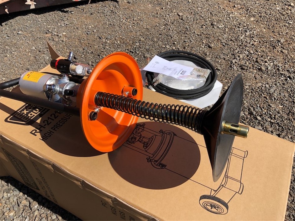 Duchesse De Paris Brut Blanc De Blancs NV (6x 750mL), France.