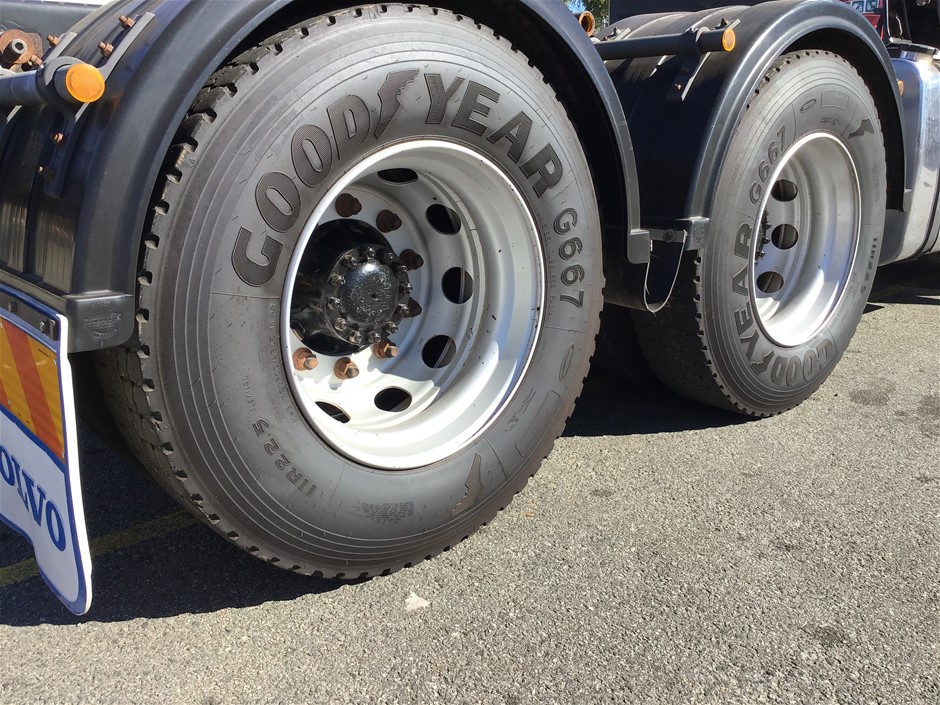 Unisex Black Volcanic Lava Rock Beaded Crystal Initial "I" Bracelet -Yellow
