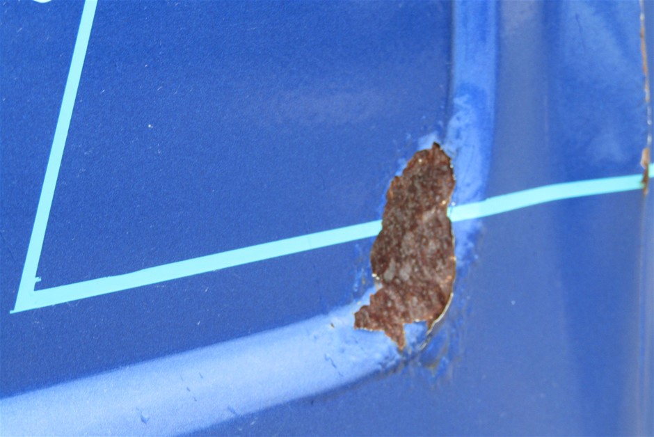 Stylish White Leather Cross Bracelet - DEMO (May contain imperfections)