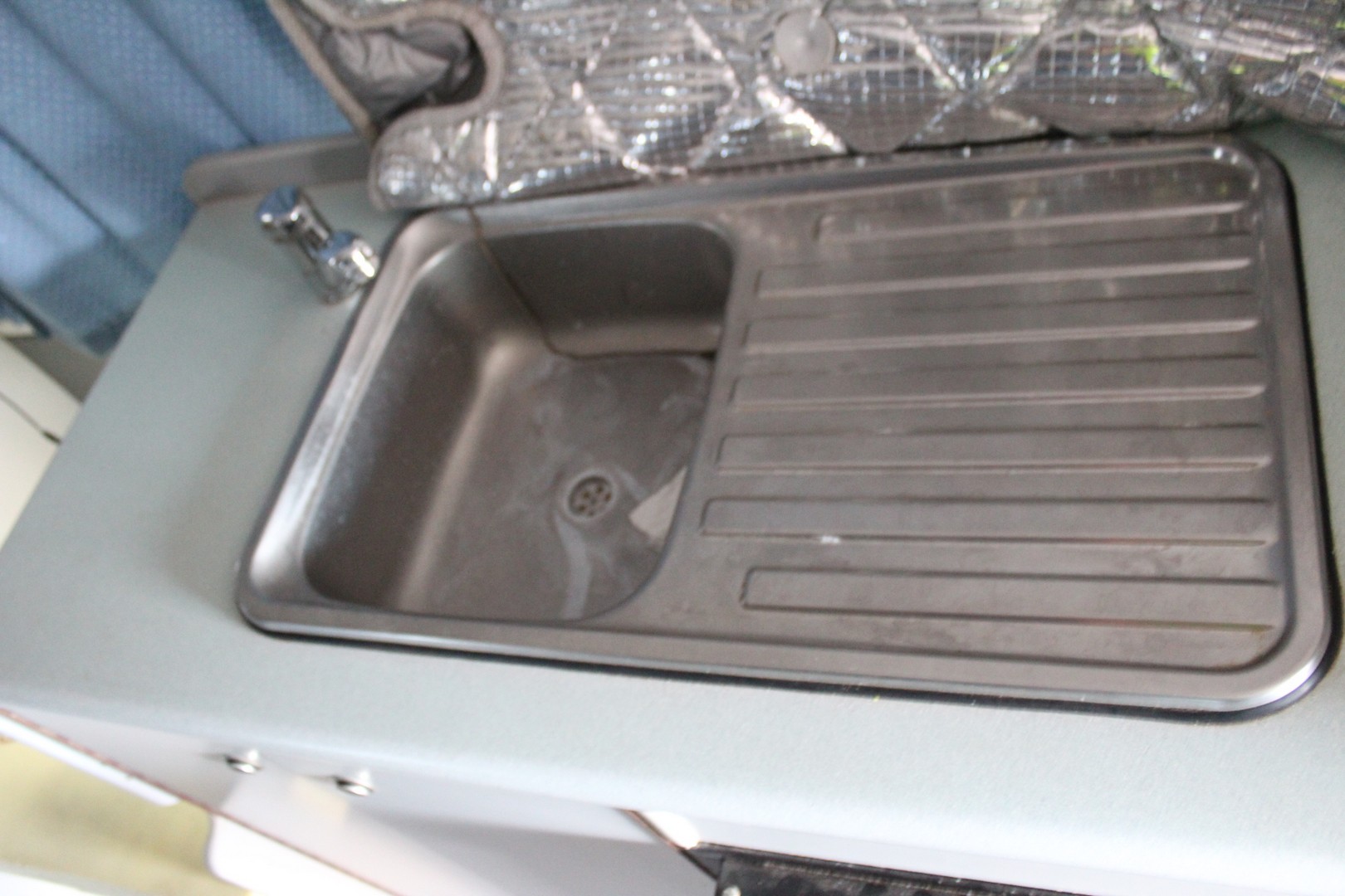 18K Gold-Filled Cross & Flower Bracelet with Simulated Diamonds - 17.8cm