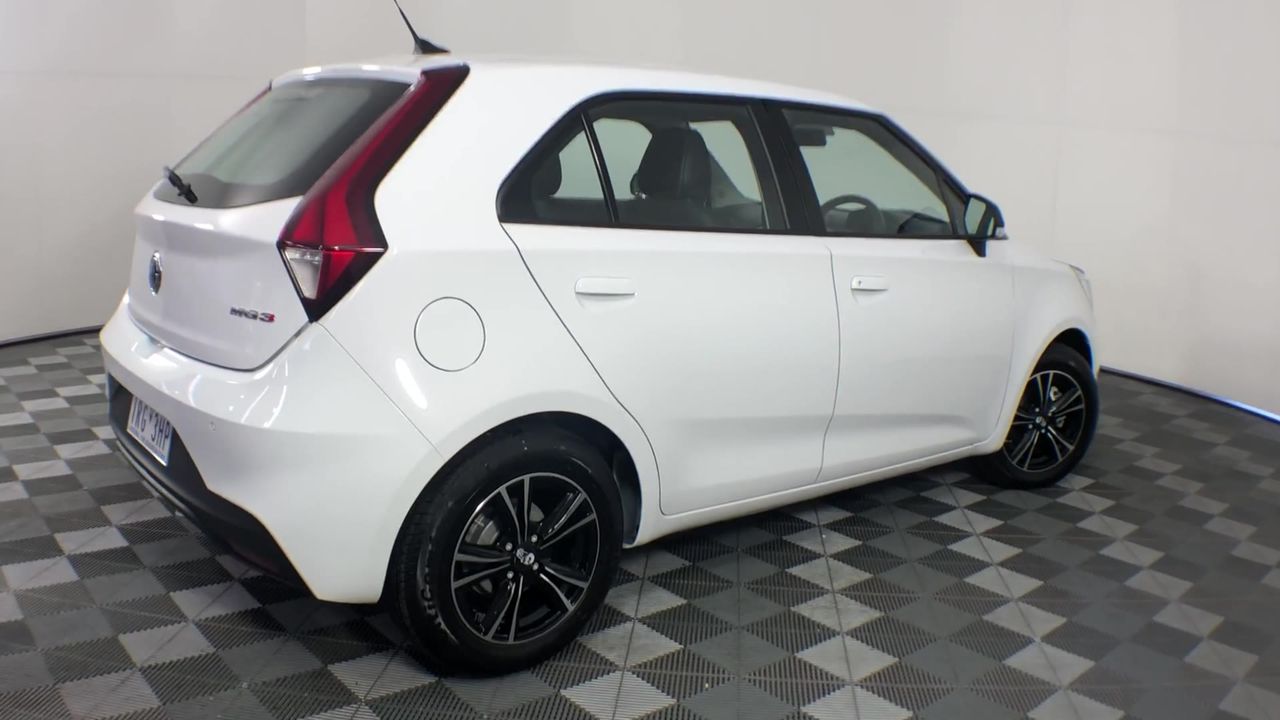 18K Gold - Filled Clustered Bracelet Simulated Diamonds, 12MM Wide - 20.3cm