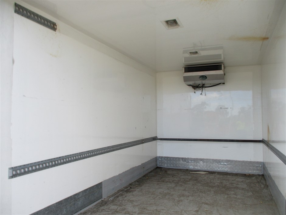 SENNHEISER Momentum 4 Wireless Headphones, White. NB: Minor Use, Not in ori