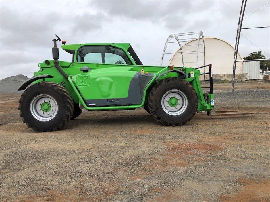0.07 Carat round 2 white diamond