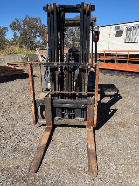 0.12 carat white round 4 diamond