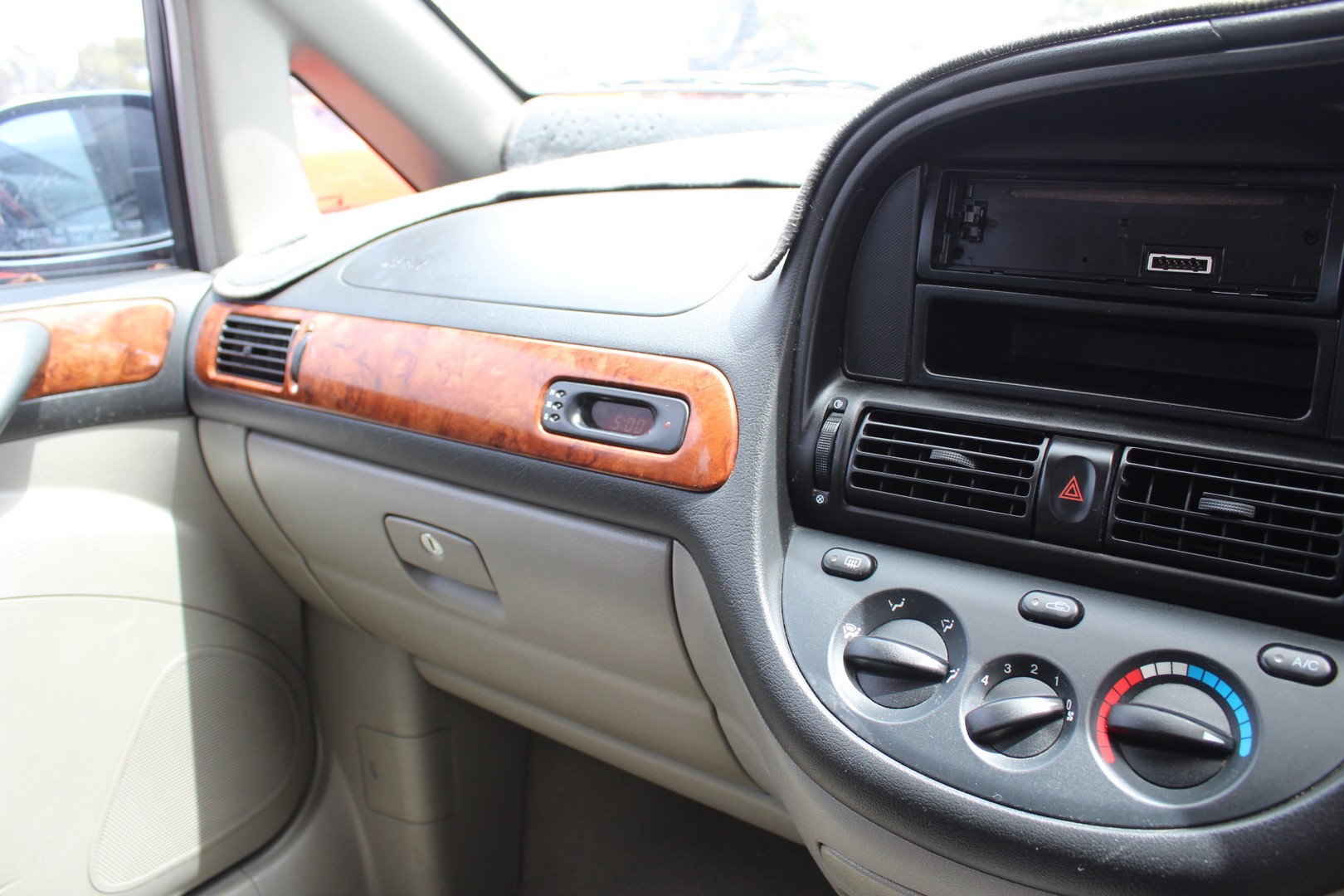 Waterproof  Watch Barrel Shaped Transparent Quartz Watch Popular